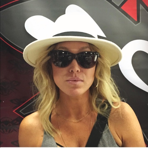 Sunglasses WINK💋FLY Glasses🔥NWT🖤Fly Girls 🌟!!! - Picture 6 of 11